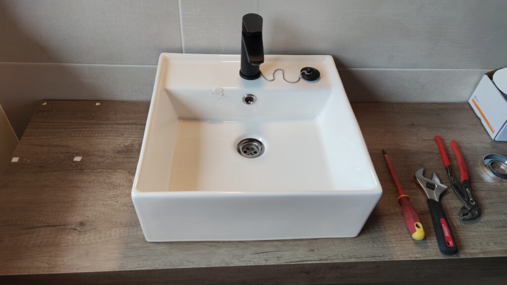 Lavabo sobre encimera instalado