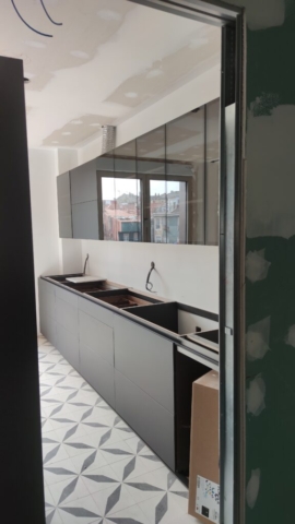 Alicatado y muebles de cocina instalados
