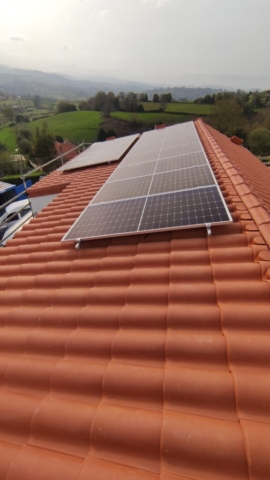 Placas solares instaladas en vivienda de oviedo