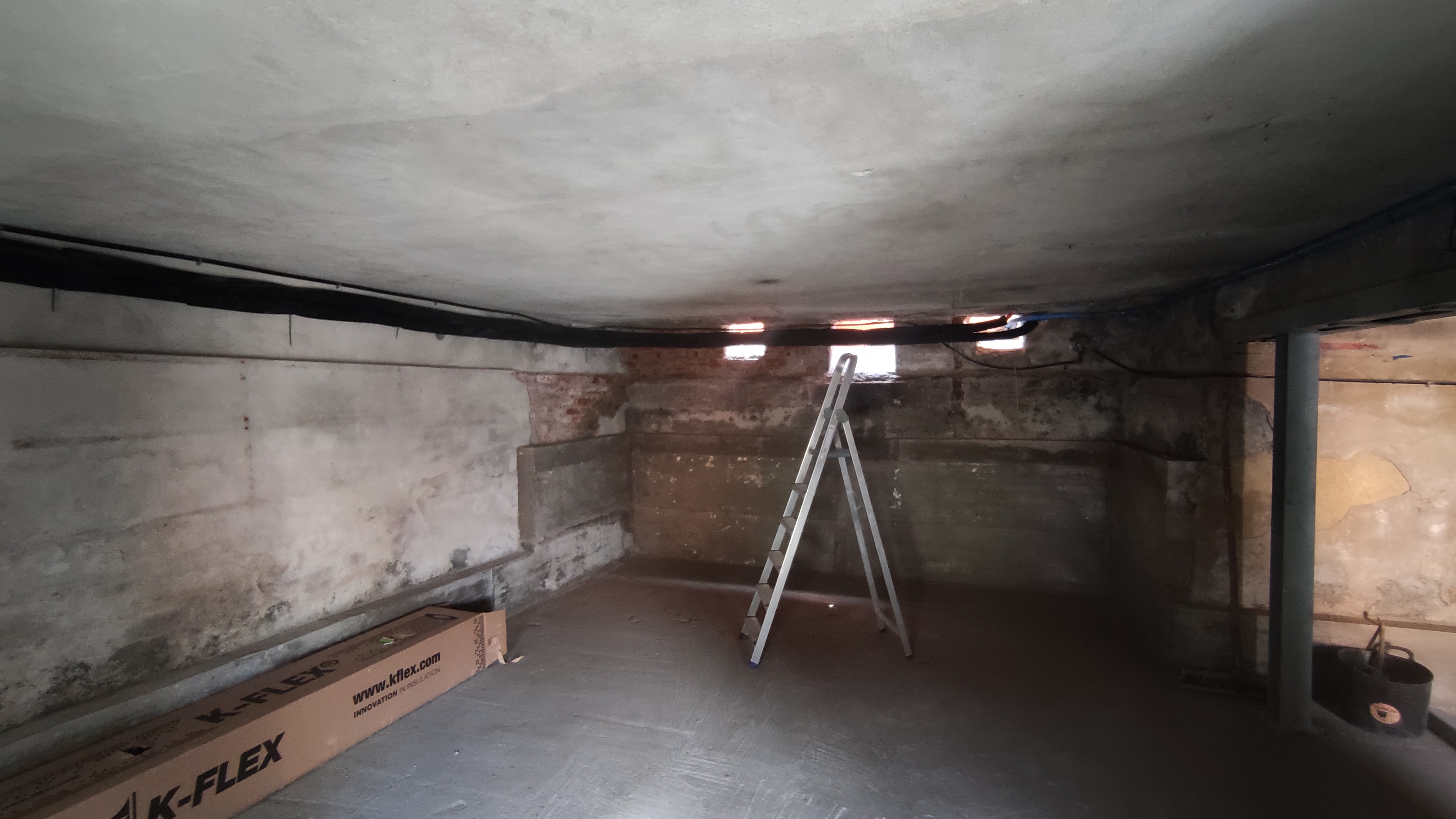 Instalación de tuberías con coquilla para calefacción en una vivienda unifamiliar del concejo de Siero