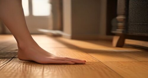 Photorealistic close-up of hands replacing a single water-damaged laminate floor plank in a Spanish living room, using a chisel to lift the damaged plank while protecting adjacent planks with masking